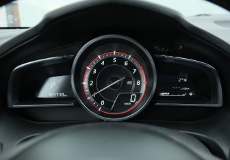 Подержанный автомобиль Mazda 3 Sedan 2014 года (15 фото)