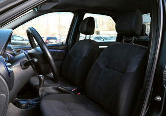 Подержанный автомобиль Renault Logan Sedan 2011 года (9 фото)