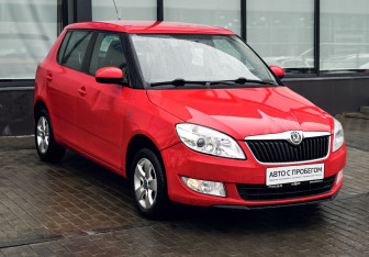 Подержанный автомобиль Skoda Fabia Hatchback 2010 года (7 фото)