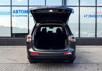 Подержанный автомобиль Mitsubishi Outlander 2013 года (19 фото)
