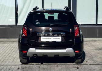 Подержанный автомобиль Renault Duster 2017 года (4 фото)
