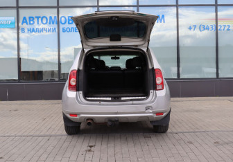 Подержанный автомобиль Renault Duster 2012 года (17 фото)