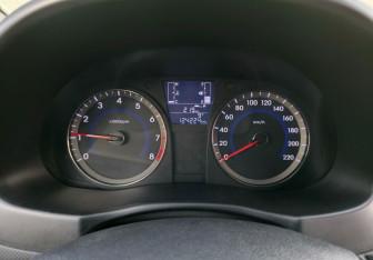 Подержанный автомобиль Hyundai Solaris Sedan 2015 года (17 фото)