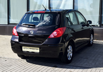 Подержанный автомобиль Nissan Tiida Hatchback 2012 года (5 фото)