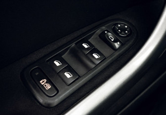 Подержанный автомобиль Peugeot 308 Wagon 2010 года (12 фото)