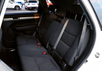 Подержанный автомобиль Kia Sorento 2015 года (19 фото)