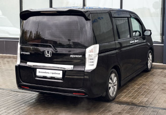 Подержанный автомобиль Honda Stepwgn 2014 года (5 фото)