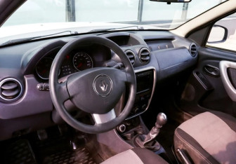 Подержанный автомобиль Renault Duster 2014 года (13 фото)