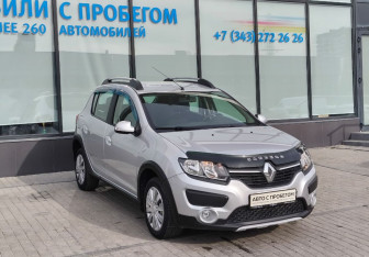 Подержанный автомобиль Renault Sandero 2016 года (7 фото)