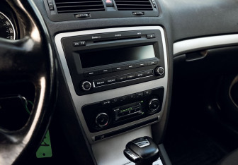 Подержанный автомобиль Skoda Octavia Liftback 2012 года (11 фото)