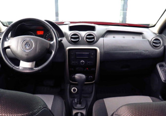 Подержанный автомобиль Renault Duster 2014 года (16 фото)