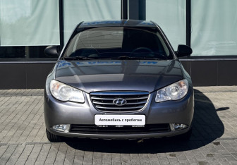Подержанный автомобиль Hyundai Elantra Sedan 2010 года (8 фото)