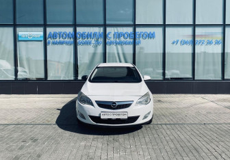 Подержанный автомобиль Opel Astra Hatchback 2011 года (9 фото)