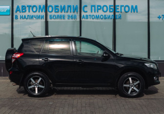 Подержанный автомобиль Toyota RAV4 2011 года (6 фото)