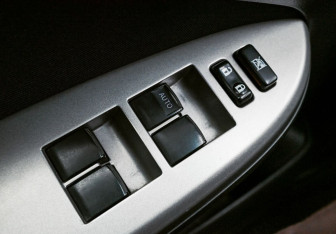 Подержанный автомобиль Toyota Corolla Sedan 2007 года (16 фото)