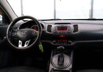 Подержанный автомобиль Kia Sportage 2010 года (17 фото)
