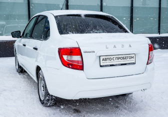 Подержанный автомобиль LADA (ВАЗ) Granta Liftback 2018 года (3 фото)