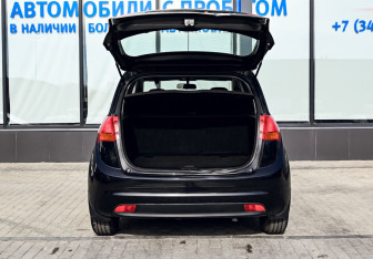 Подержанный автомобиль Kia Venga 2012 года (19 фото)