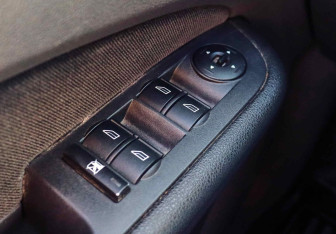 Подержанный автомобиль Ford Focus Sedan 2006 года (13 фото)