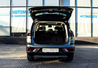 Подержанный автомобиль Geely Okavango 2023 года (19 фото)