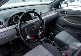 Подержанный автомобиль Chevrolet Lacetti Hatchback 2009 года (9 фото)