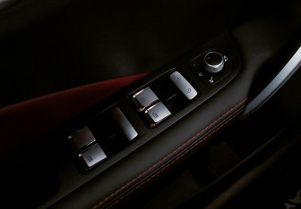 Подержанный автомобиль Geely Coolray 2023 года (12 фото)