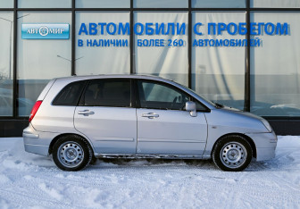 Подержанный автомобиль Suzuki Liana Wagon 2004 года (6 фото)