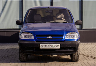 Подержанный автомобиль Chevrolet Niva 2006 года (8 фото)