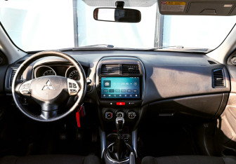Подержанный автомобиль Mitsubishi ASX 2010 года (18 фото)