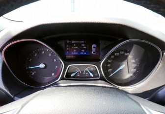 Подержанный автомобиль Ford Focus Hatchback 2011 года (11 фото)