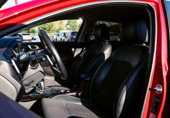 Подержанный автомобиль Kia Ceed Wagon 2019 года (15 фото)