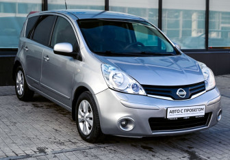 Подержанный автомобиль Nissan Note 2012 года (7 фото)