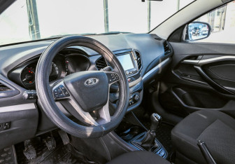 Подержанный автомобиль LADA (ВАЗ) Vesta Sedan 2017 года (14 фото)