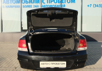 Подержанный автомобиль Opel Astra Sedan 2011 года (18 фото)