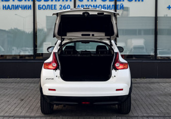 Подержанный автомобиль Nissan Juke 2012 года (20 фото)