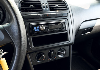 Подержанный автомобиль Volkswagen Polo Sedan 2016 года (11 фото)
