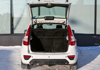 Подержанный автомобиль LADA (ВАЗ) Kalina Hatchback 2015 года (18 фото)