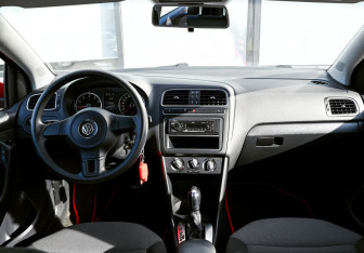 Подержанный автомобиль Volkswagen Polo Hatchback 2011 года (16 фото)