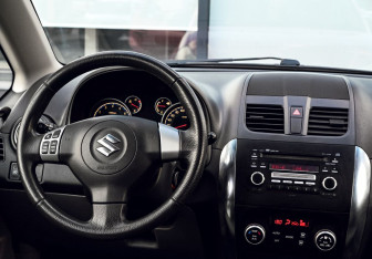 Подержанный автомобиль Suzuki SX4 Hatchback 2011 года (18 фото)