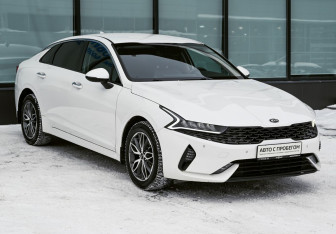 Подержанный автомобиль Kia K5 2021 года (7 фото)