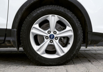 Подержанный автомобиль Ford Kuga 2013 года (25 фото)