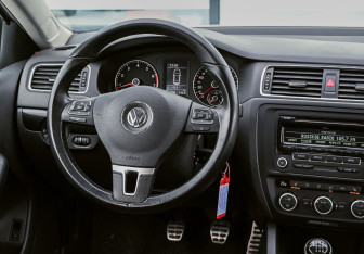Подержанный автомобиль Volkswagen Jetta Sedan 2013 года (11 фото)