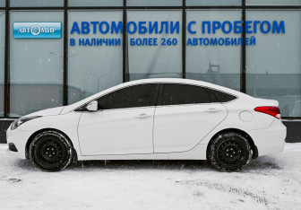 Подержанный автомобиль Hyundai i40 Sedan 2015 года (2 фото)