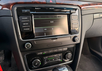 Подержанный автомобиль Skoda Superb Liftback 2012 года (12 фото)