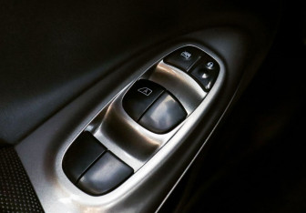 Подержанный автомобиль Nissan Juke 2011 года (12 фото)