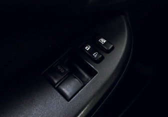 Подержанный автомобиль Toyota Corolla Sedan 2010 года (12 фото)