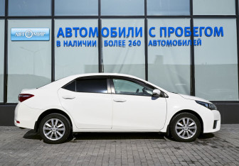 Подержанный автомобиль Toyota Corolla Sedan 2013 года (6 фото)
