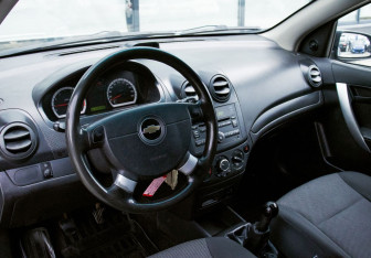 Подержанный автомобиль Chevrolet Aveo Sedan 2011 года (13 фото)