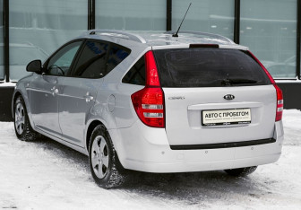 Подержанный автомобиль Kia Ceed Wagon 2007 года (3 фото)
