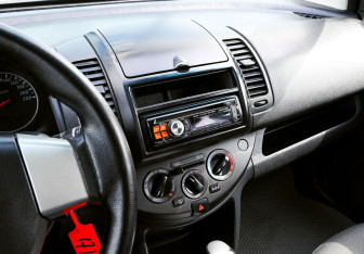 Подержанный автомобиль Nissan Note 2011 года (10 фото)